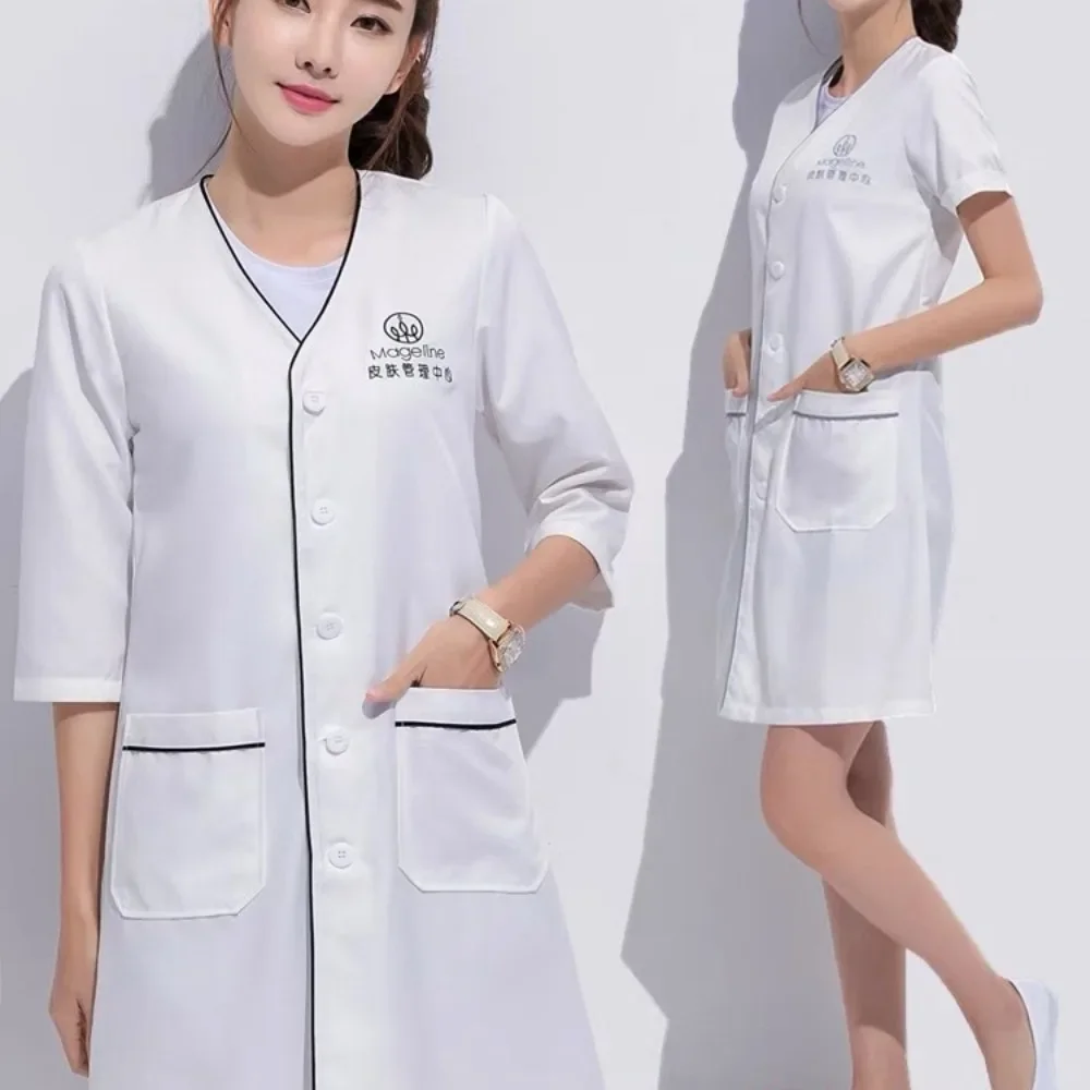Medical Lab Logo - ชุดยูนิฟอร์มเสริมสวยพนักงานดูแลผิวหน้า ชุดทำงานสปา สีขาว ไซส์ใหญ่ เสื้อกาวน์แขนสั้น ชุดสครับสำหรับร้านเสริมสวย