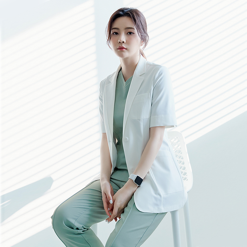 Medical Lab Years - สไตล์เกาหลีระดับไฮเอนด์ ชุดยูนิฟอร์มความงามทางการแพทย์ เสื้อกาวน์สีขาว ชุดทำงานสำหรับสำนักงานทันตกรรมของผู้หญิง ชุดทำงานฤดูร้อน ชุดนักบำบัดความงาม