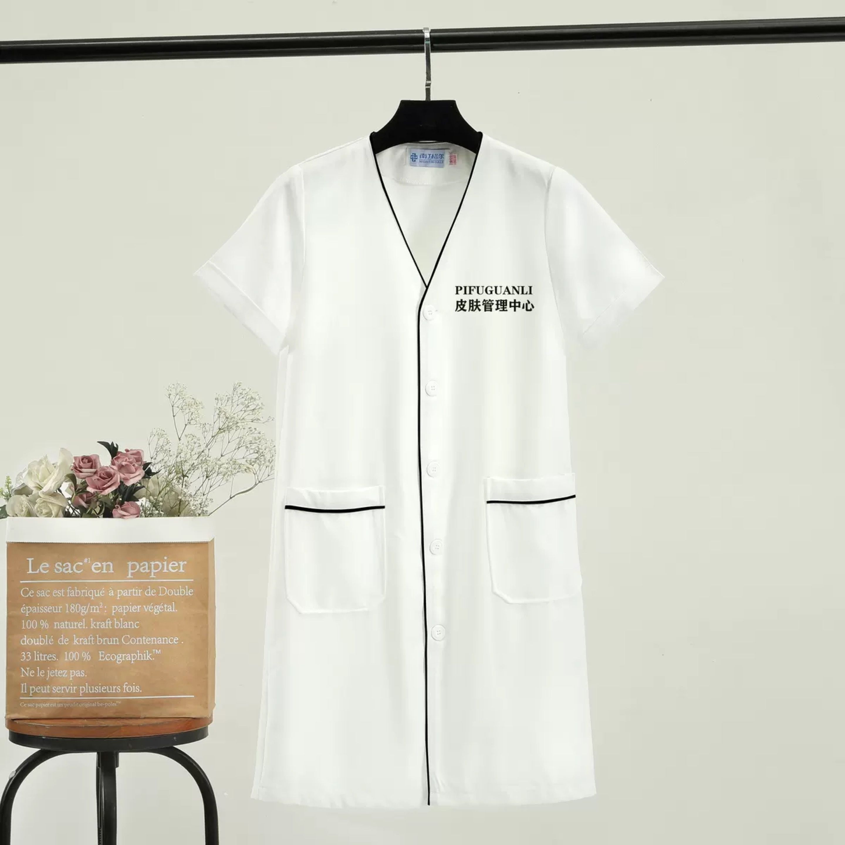 สีขาวขนาดบวกร้านทําผมเสื้อผ้าเ - Medical Lab Logo บทวิจารณ์และราคา